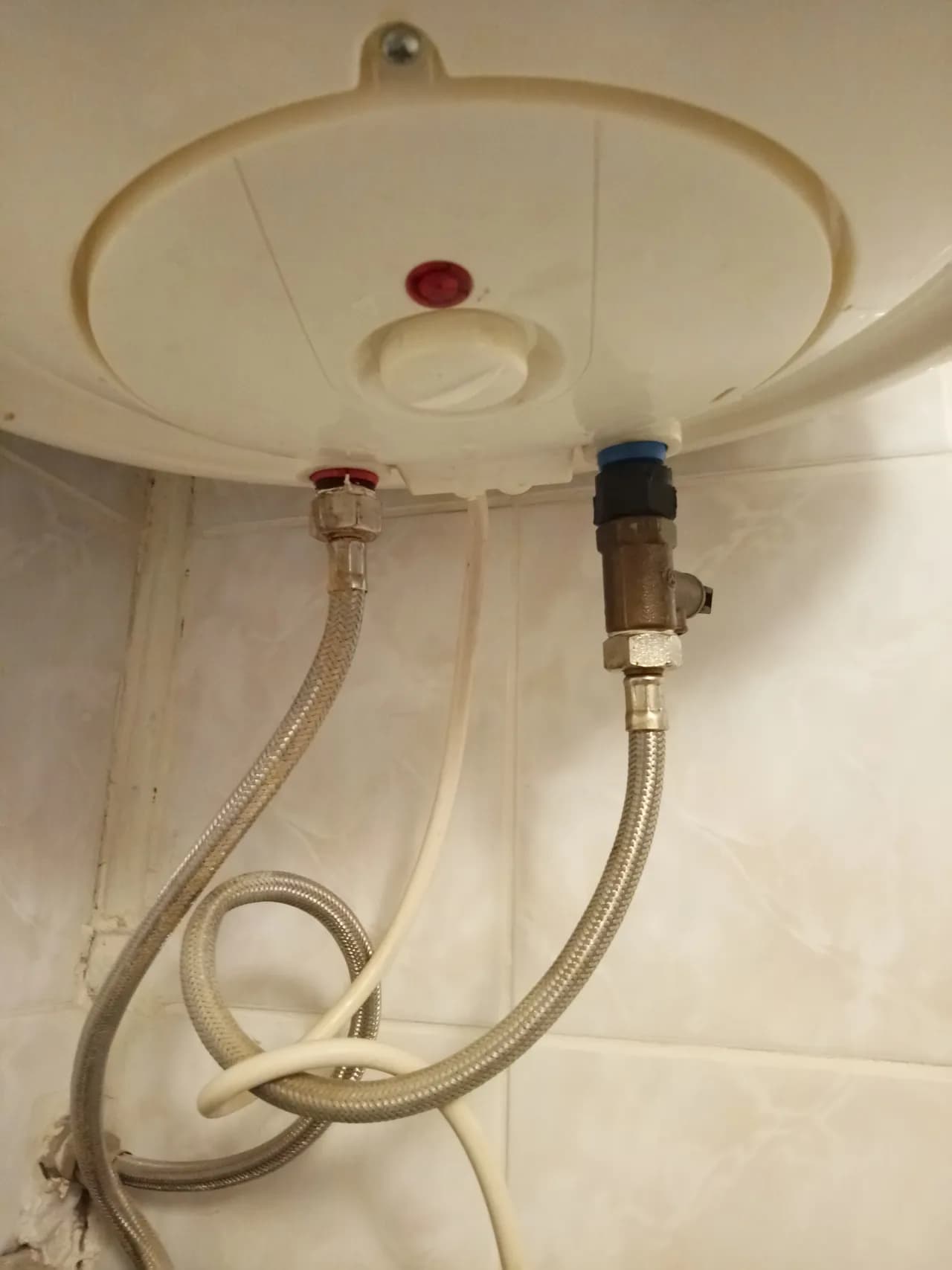 Jak samodzielnie sprawdzić grzałkę w bojlerze i uniknąć kosztownych napraw