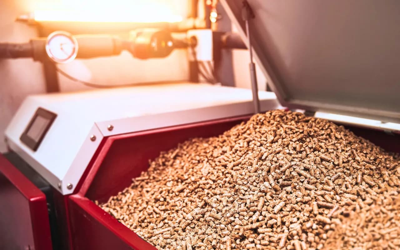 Jak ustawić optymalny nadmuch w piecu na pellet i uniknąć błędów spalania