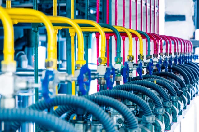 Pompy śrubowe w przemyśle petrochemicznym - gdzie znajdują zastosowanie?